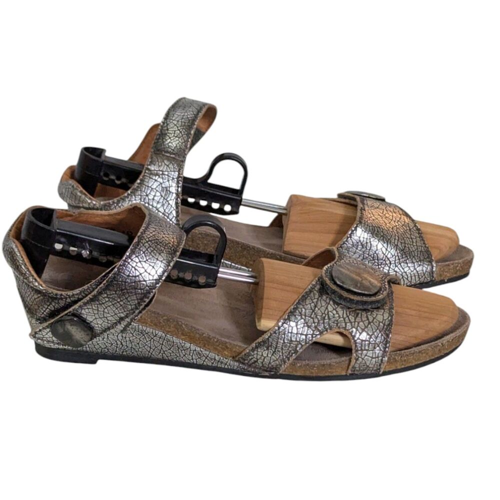 Taos Carousel Sz 40 US 9 9.5 Wedge Sandals Womens Silver Leather Ankle Strap